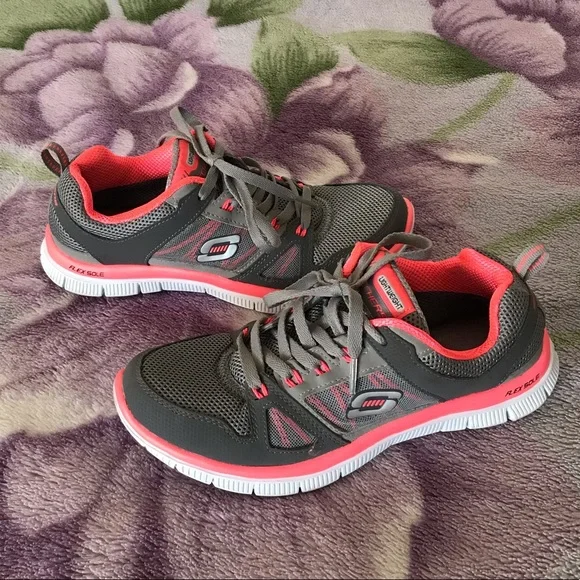 Skechers Women’s Spring Fever Sneaker Style 11727 - Picture 3 of 11